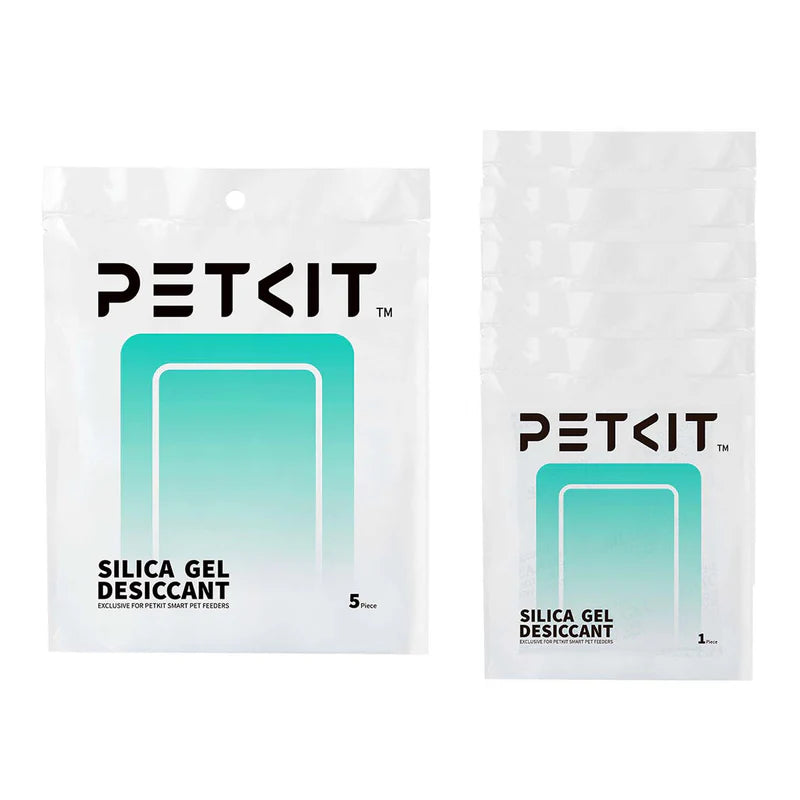 Голямата опаковка PETKIT Silica Gel Desiccant с пет броя и отделните пликчета до нея