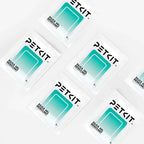 Пет отделно запечатани пакетчета силикагел PETKIT, подредени по диагонал